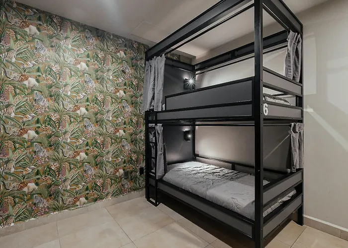 The Tropical Nest Womens Shared